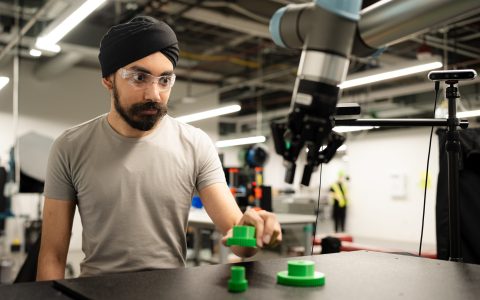 AI案例观察：How Jaiveer Singh Is Helping Robots — and Developers — Move Faster